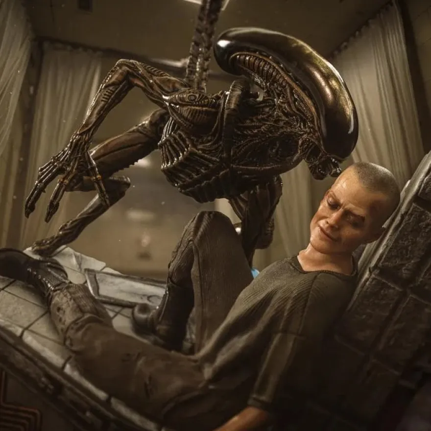 Alien 3 Ellen Ripley And Dog Alien 1/10 Statue