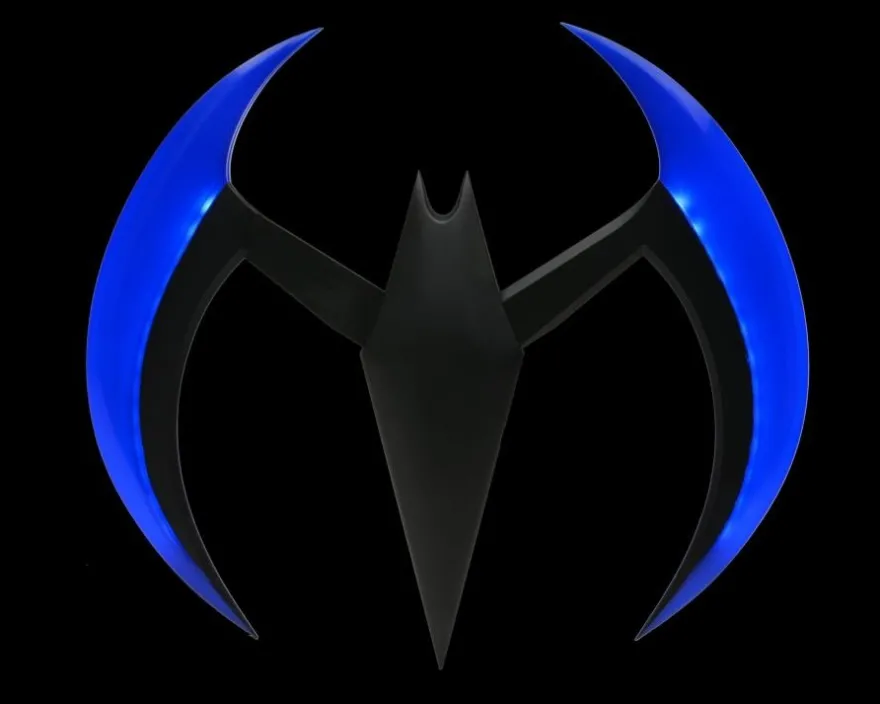 Batman Beyond Prop Replik 1/1 Batarang (Blue with Lights)