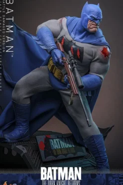 Batman: The Dark Knight Returns Comic Masterpiece Actionfigur 1/6 Batman (Battle Damaged Version)