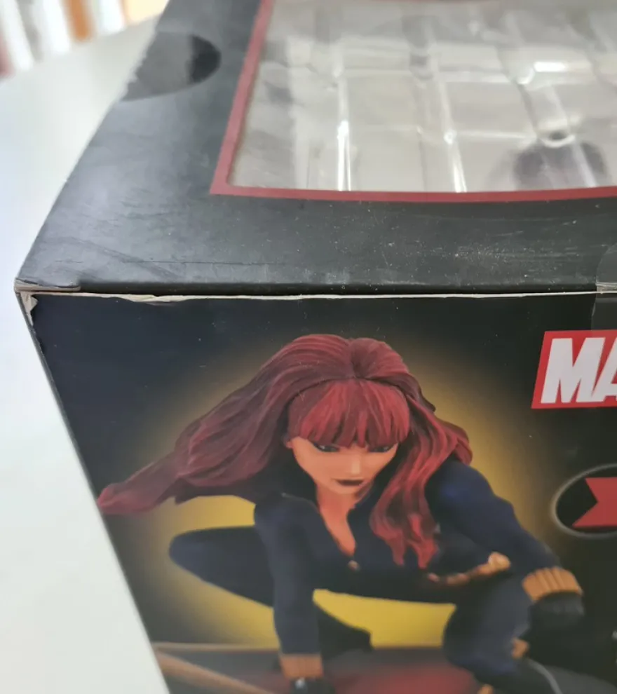 B-Ware Marvel Gallery PVC Statue Black Window 15 cm - defekte Verpackung