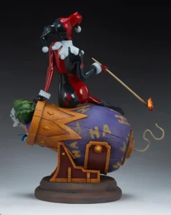 DC Comics Diorama Harley Quinn and The Joker 35 cm