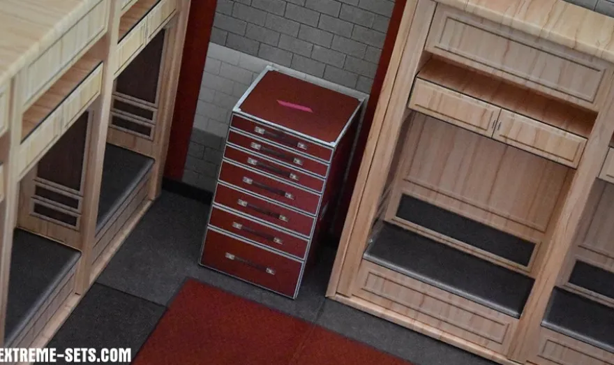 Extreme Sets Supreme Locker Room Pop-Up Diorama 1/12