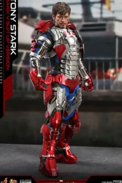 Iron Man 2 Movie Masterpiece Actionfigur 1/6 Tony Stark (Mark V Suit Up Version)