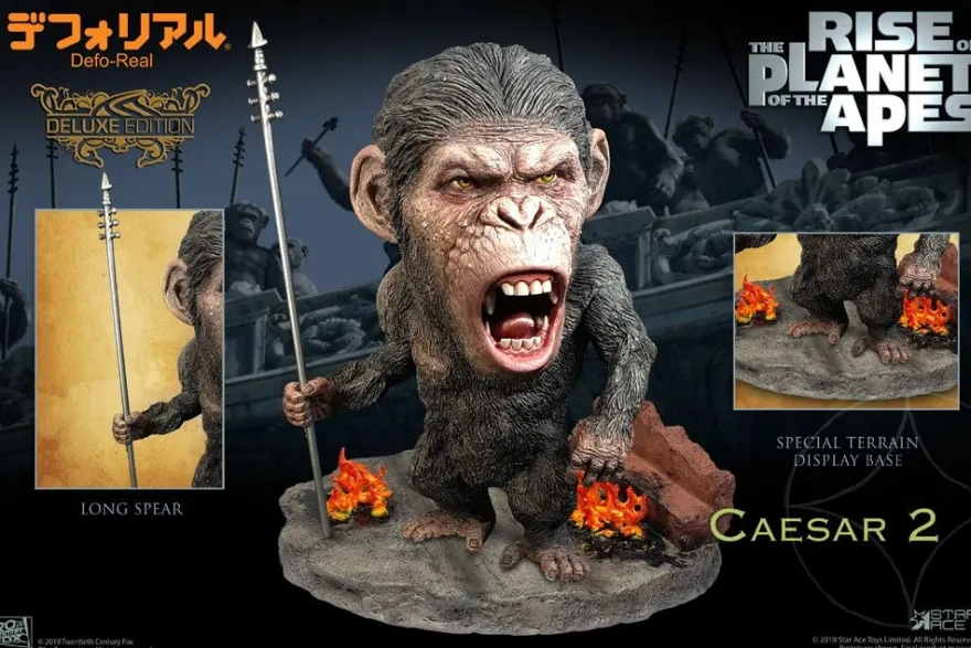 Planet der Affen: Prevolution Defo-Real Series Soft Vinyl Statue Caesar (Spear Version) Deluxe