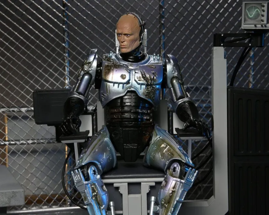 RoboCop Actionfigur Ultimate Battle Damaged RoboCop with Chair
