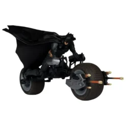 The Dark Knight DC Multiverse Actionfigur mit Fahrzeug Batman & The Batpod 18 cm