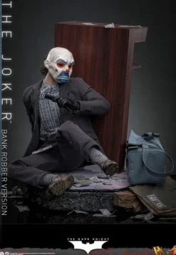 The Dark Knight DX Actionfigur 1/6 The Joker (Bank Robber Version) 30 cm