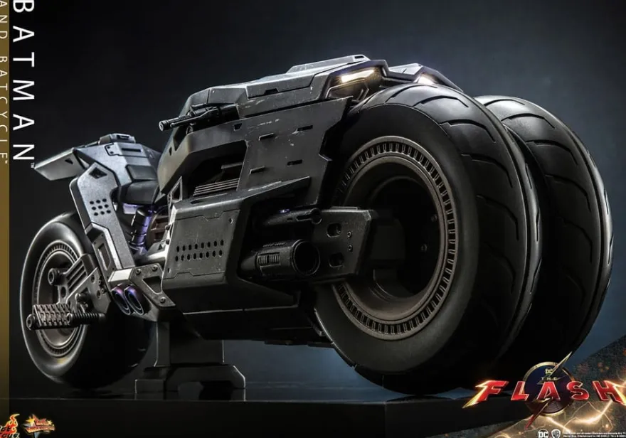 The Flash Movie Masterpiece Actionfigur mit Fahrzeug 1/6 Batman & Batcycle Set 30 cm