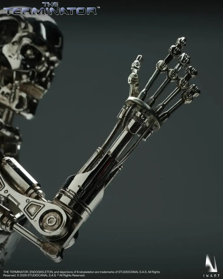 The Terminator T-800 Endoskeleton 1/6 Collectible Figure